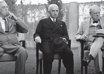 فرانکلین روزولت، عصمت اینونو و وینستون چرچیل در کنفرانس آدانا، 1943.