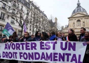 سقط جنین فرانسه